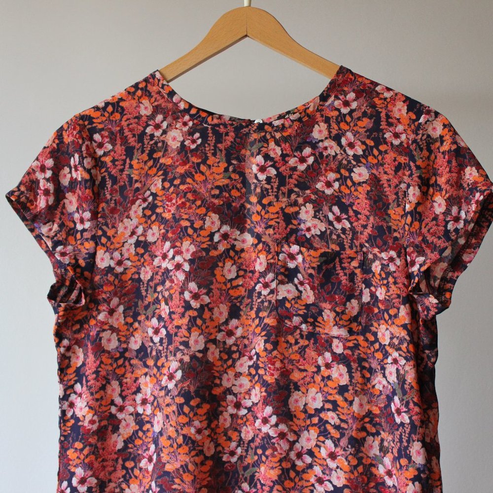 2/20$ H&M Floral Top Size 4